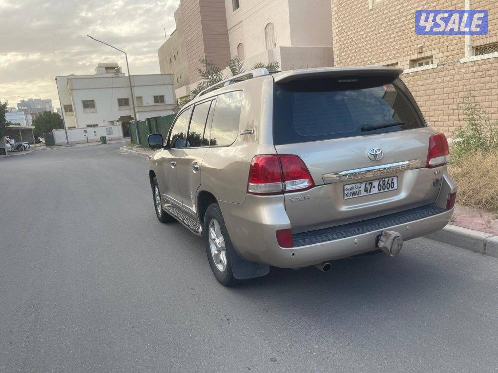 للبيع لاند كروز 2010 vxg1