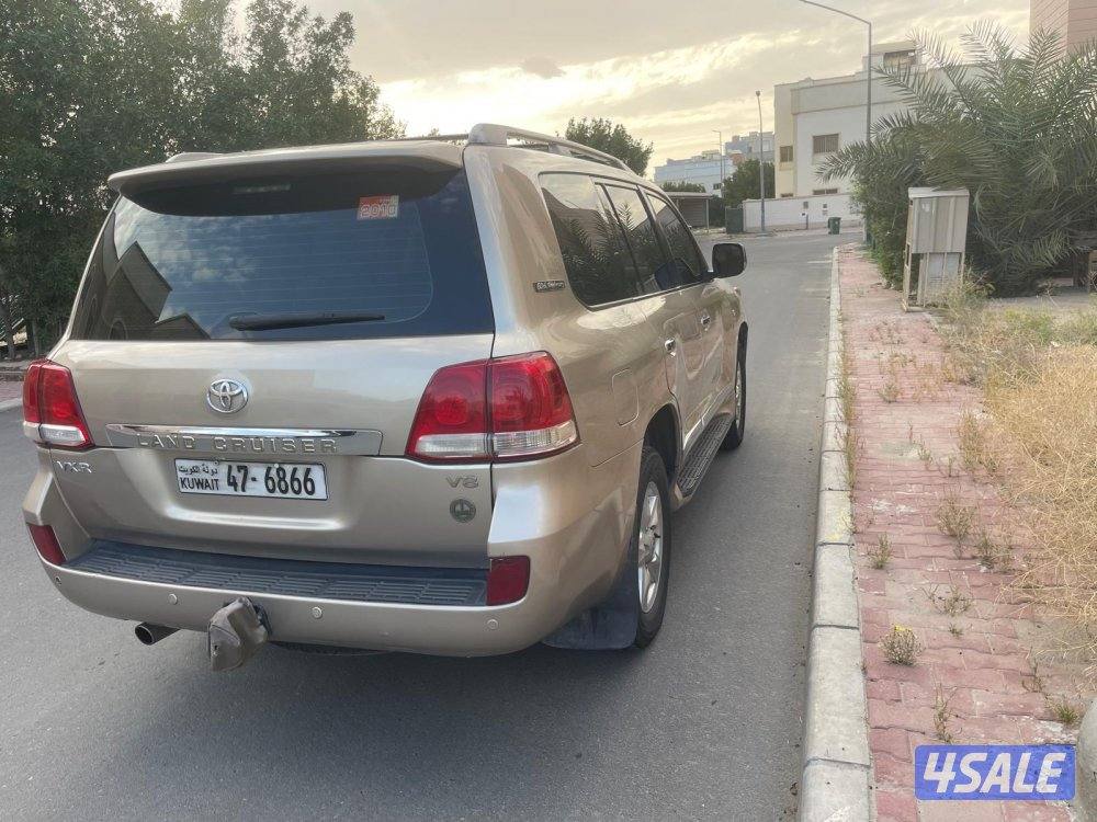 للبيع لاند كروز 2010 vxg2