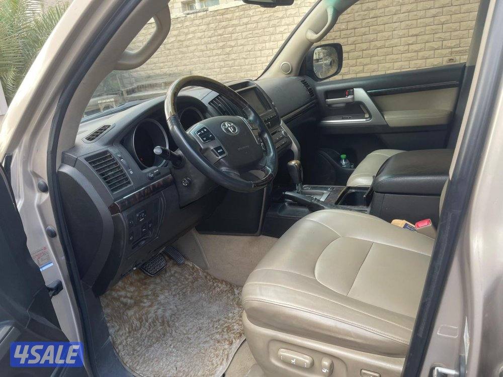 للبيع لاند كروز 2010 vxg3