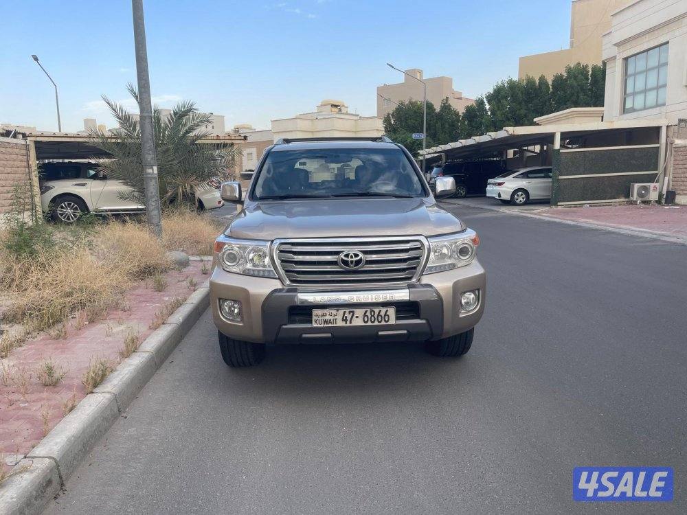 للبيع لاند كروز 2010 vxg4