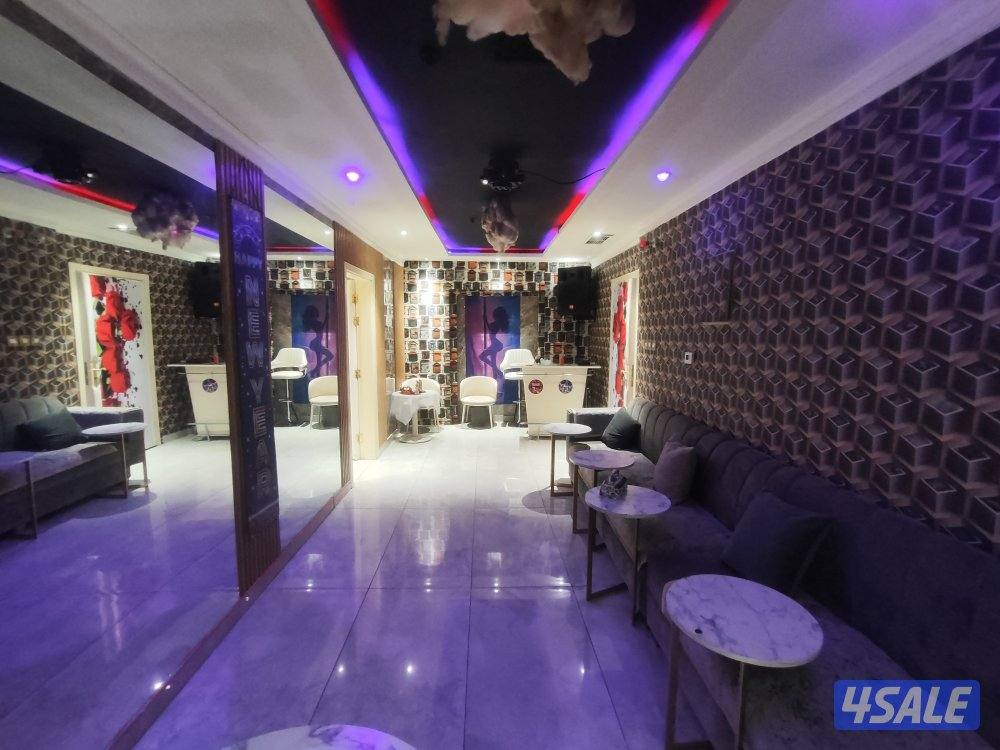 شقه خلو بحولي شارع تونس مساحة كبيرة 2 غرفة صاله كبيره حمام مطبخ نفس ال3