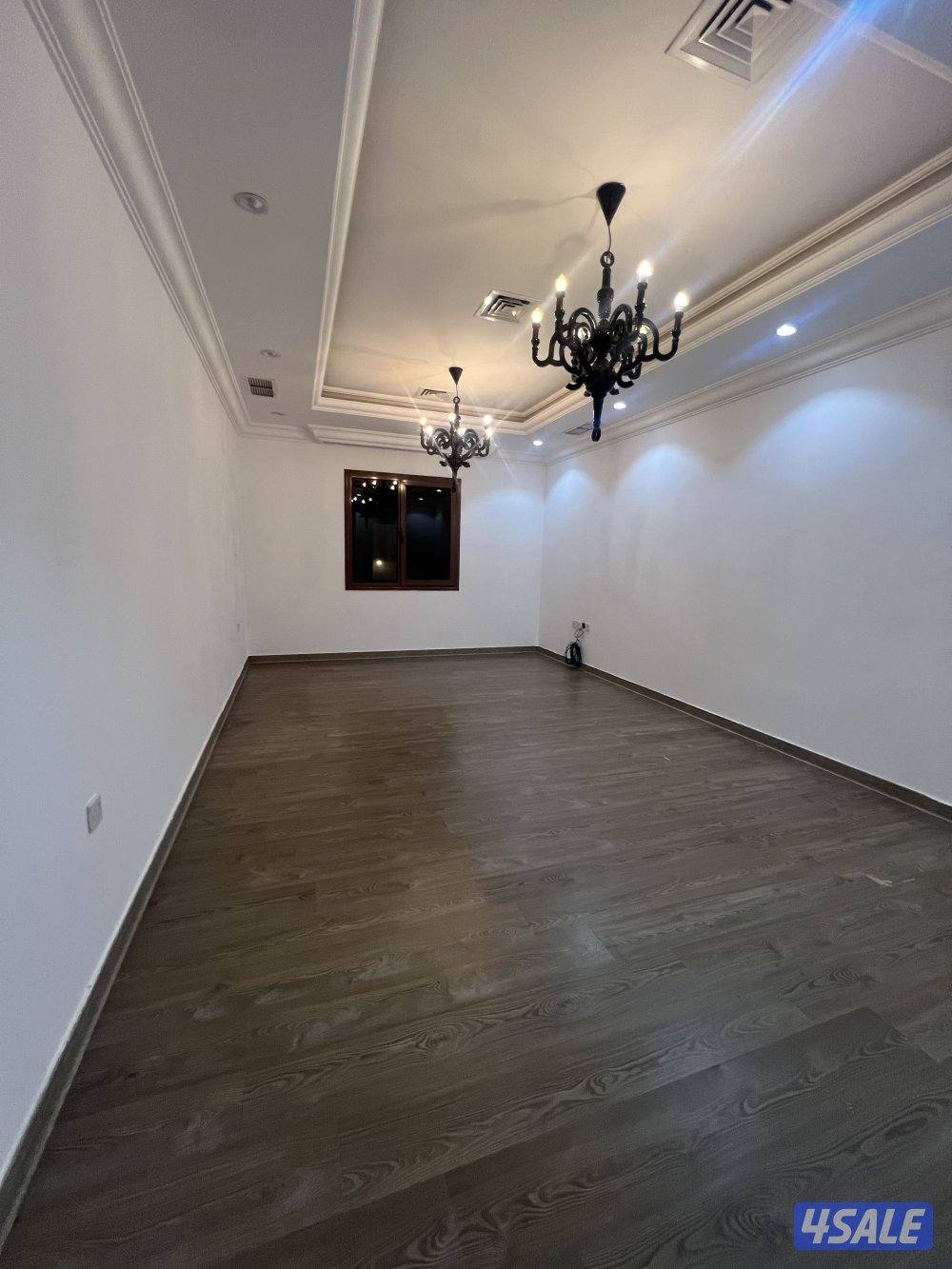 للإيجار شقة في غرب مشرف ٣ غرف نوم  وغرفة ناني0