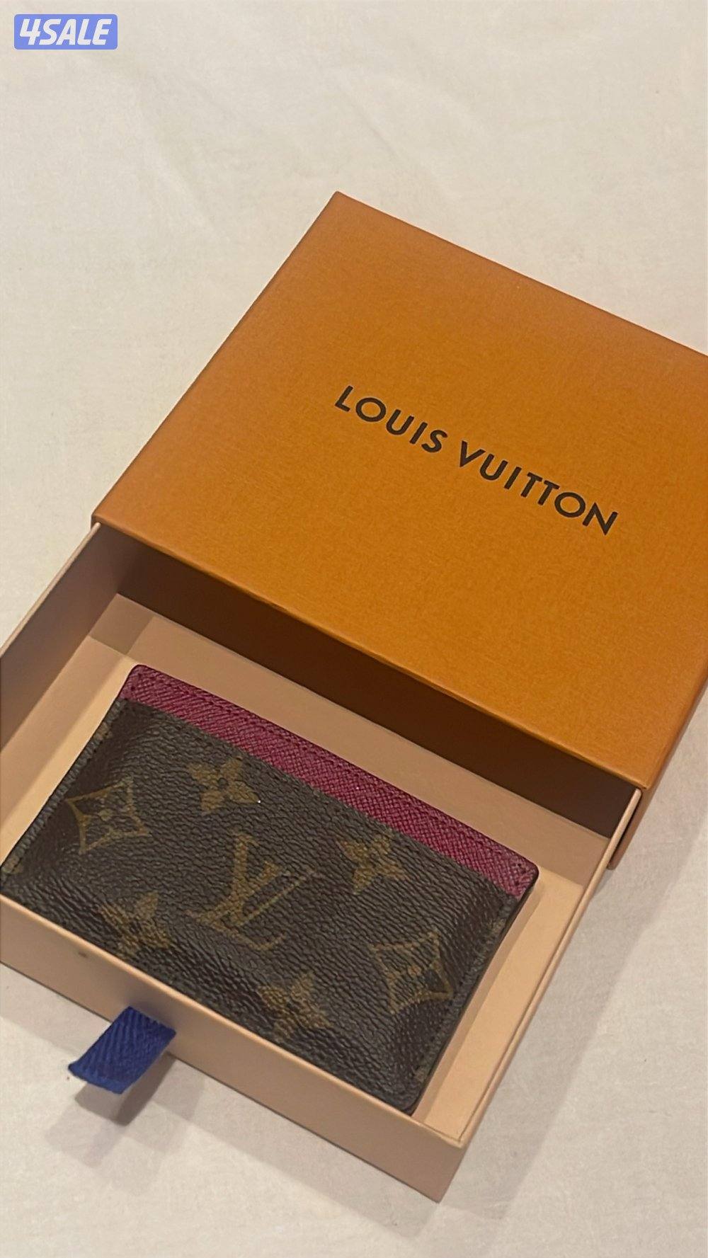 كارد هولدر LV بحاله ممتازة2