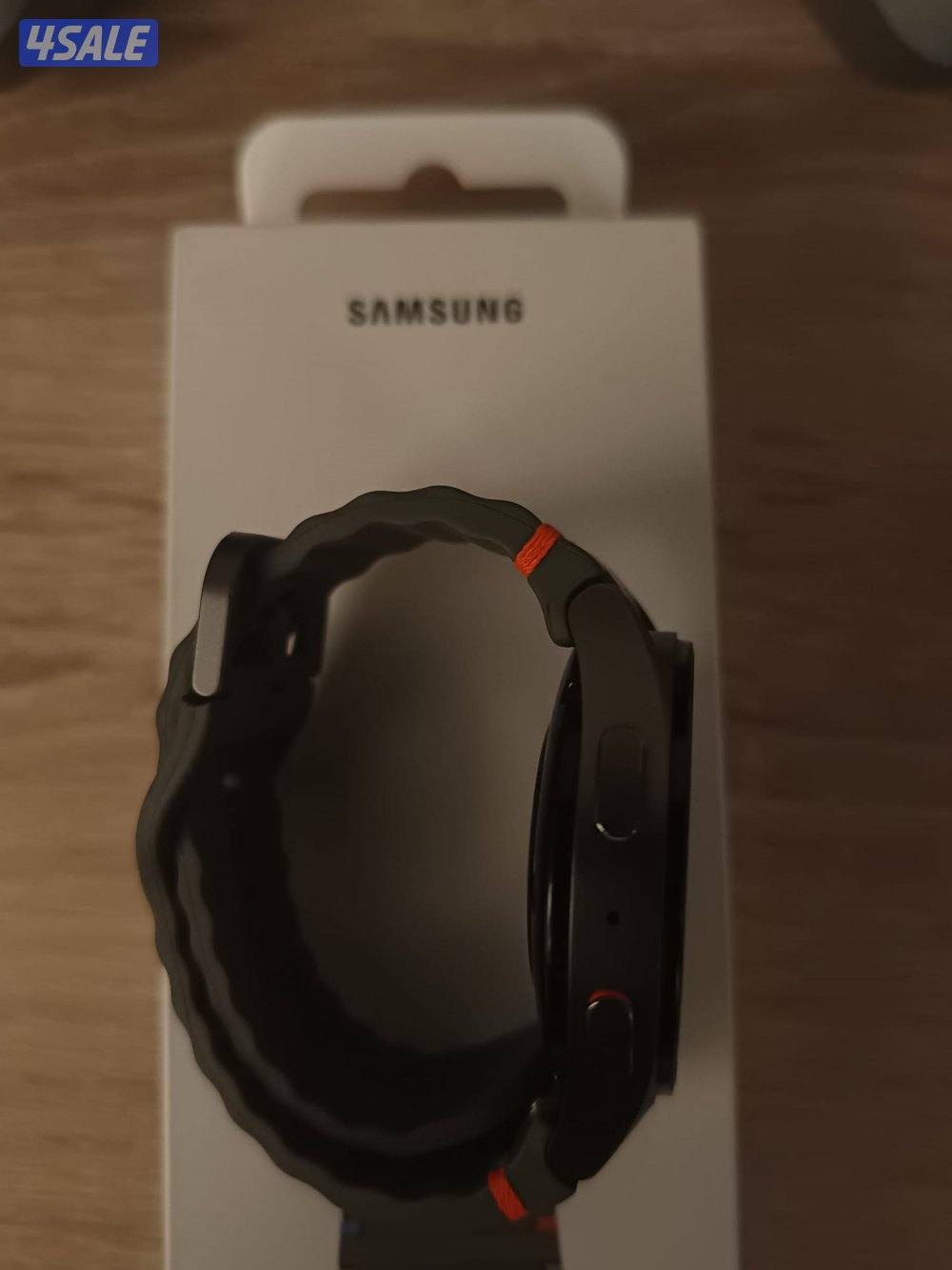 ساعه samsung galaxy watch 7 44ml استعمال جديد من غير خدش مع جراب1
