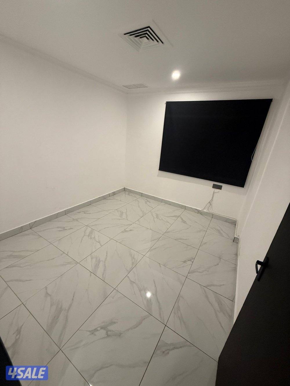 شقه للايجار غرفه وصاله ومطبخ وحمام1