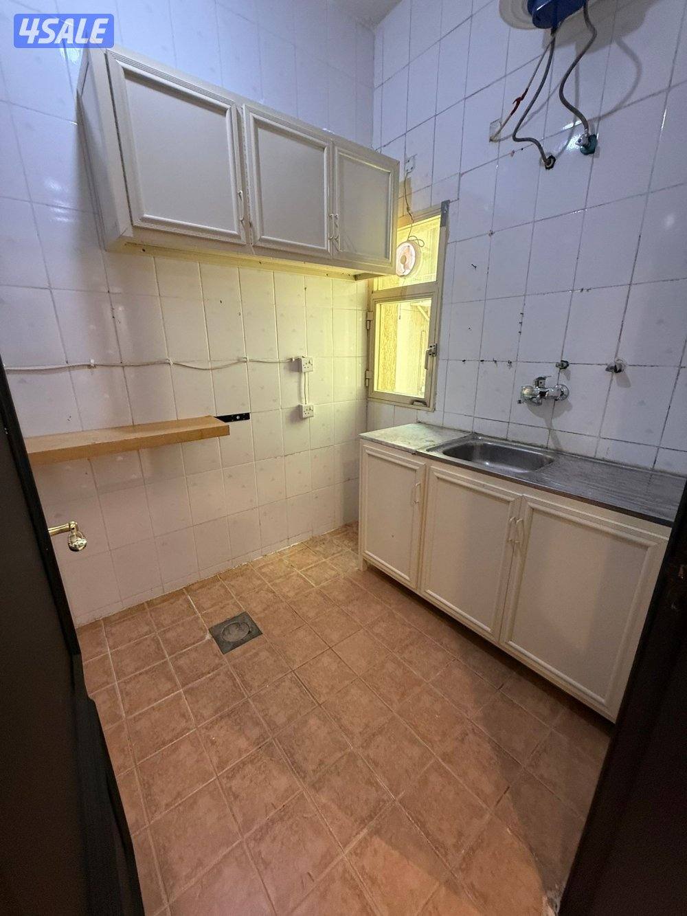 شقه للايجار غرفه وصاله ومطبخ وحمام2