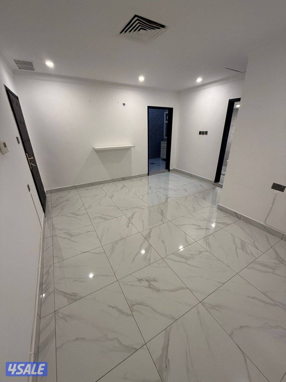 شقه للايجار غرفه وصاله ومطبخ وحمام4