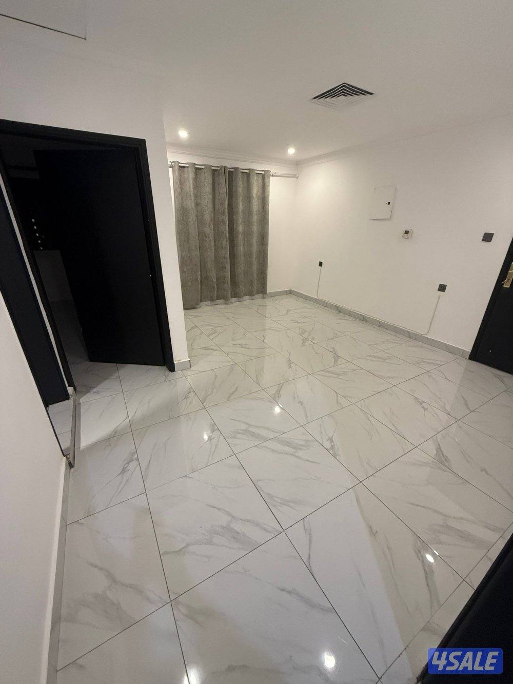 شقه للايجار غرفه وصاله ومطبخ وحمام5