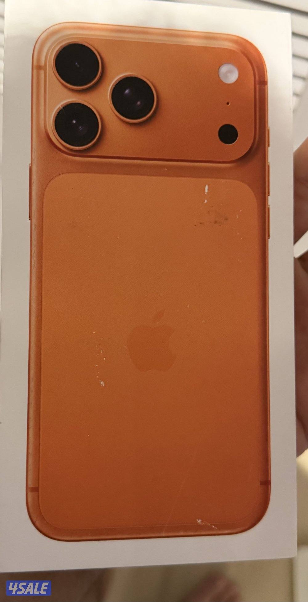 Iphone 17 pro max orange1