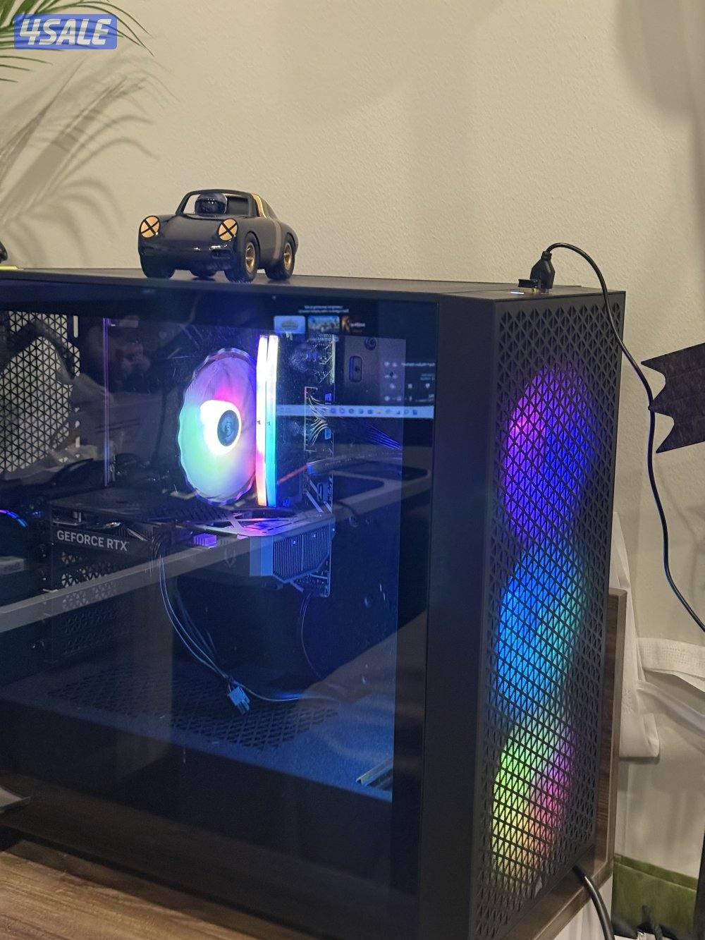 للبيع pc ومعه كامل اغراض السيت اب نضيف جداً واستخدام خفيف على الكفاله0