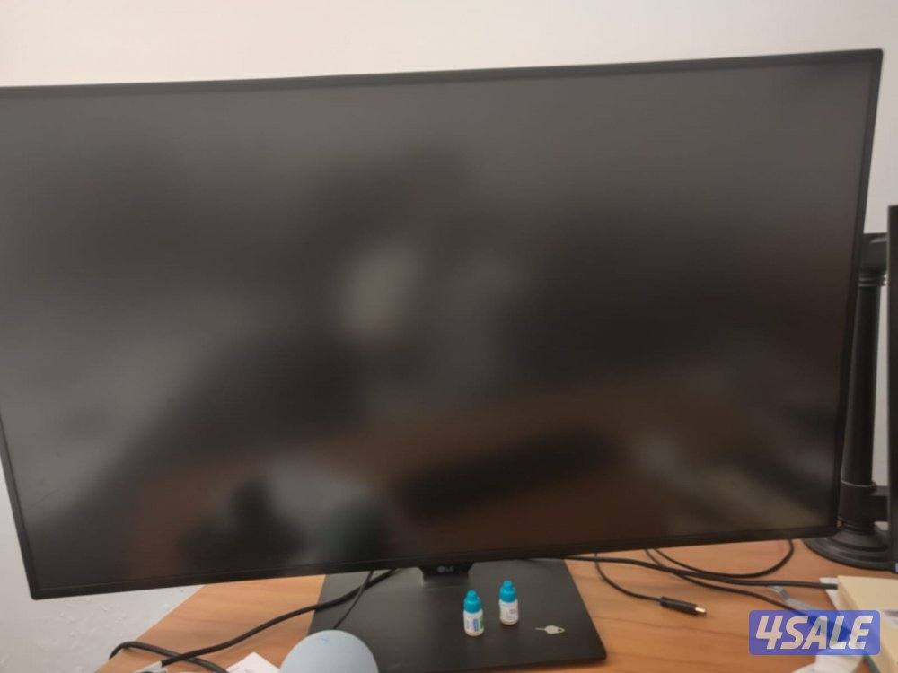 computer screen monitor 42 inches very good condition HDMI0