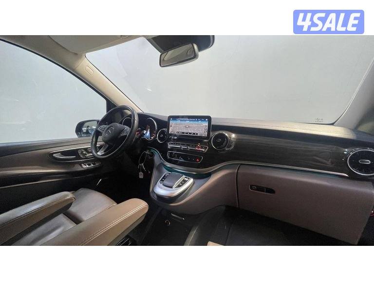 Mercedes-Benz V-Class9