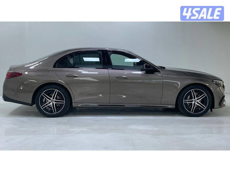 Mercedes-Benz E-Class4