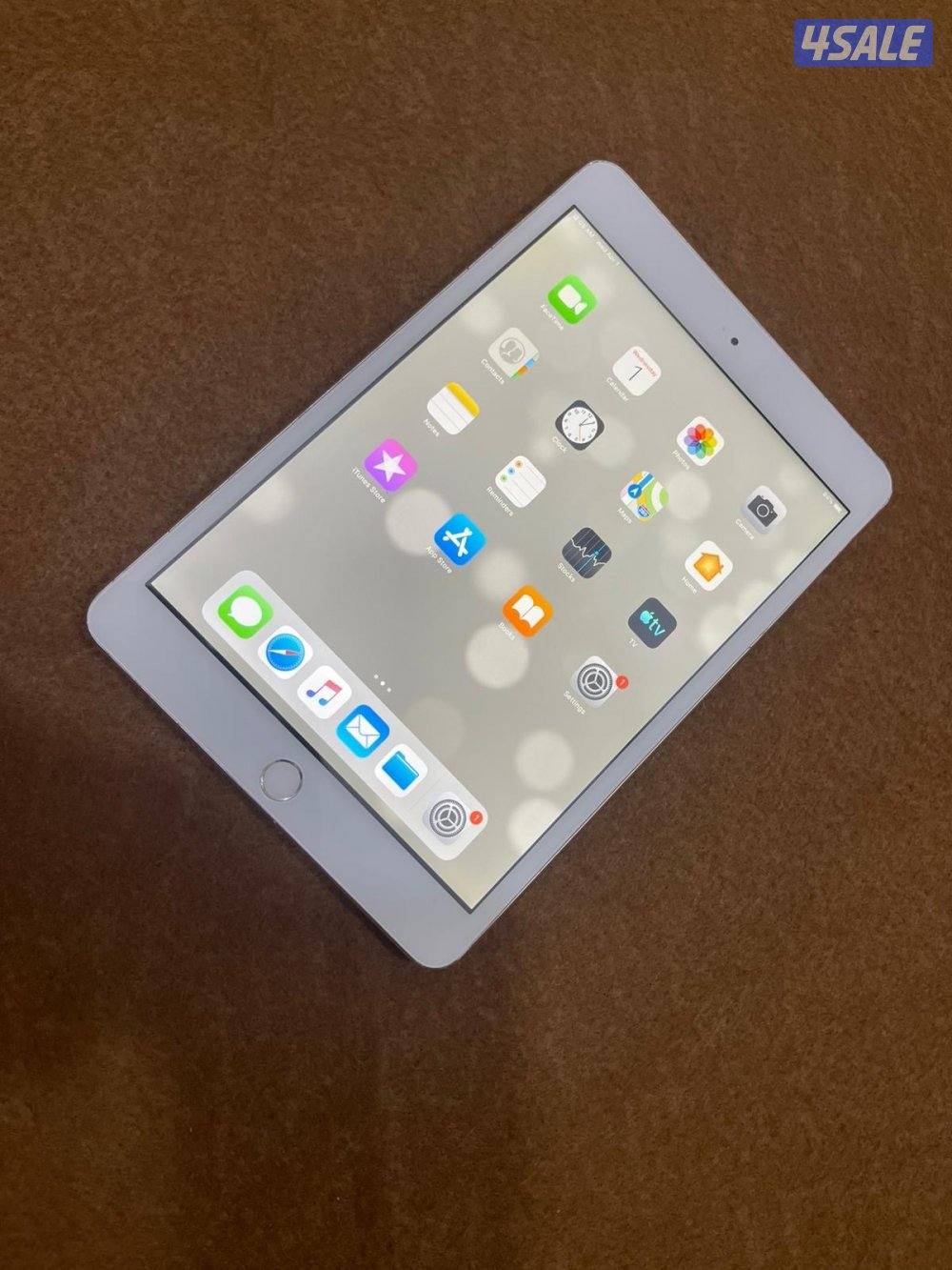 ايباد ميني 3 ثري 16 قيقا شاشة 7.8 شغال تمام مع كفر وشحن3