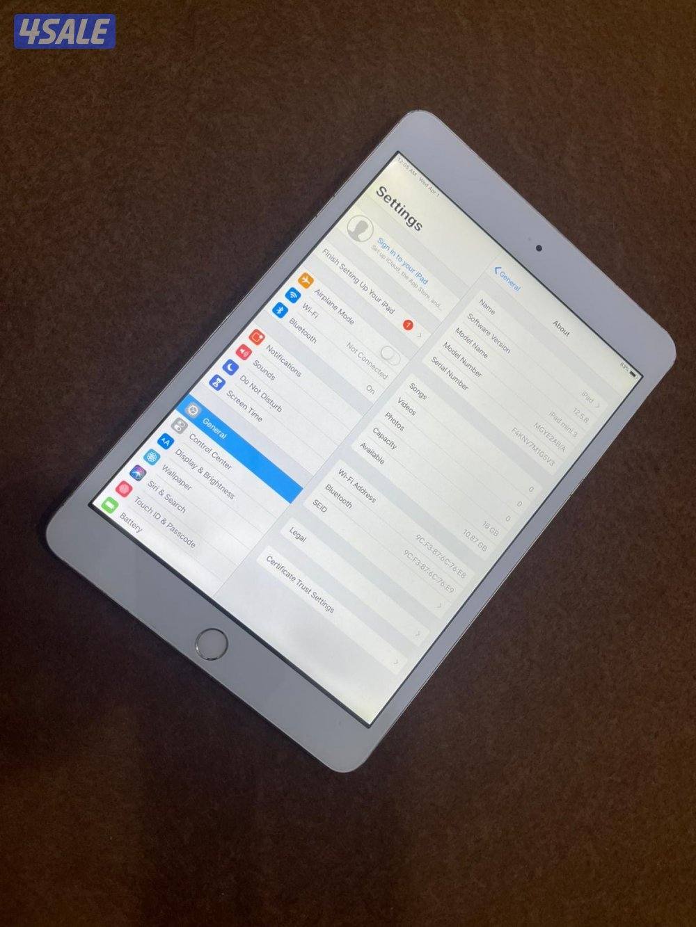 ايباد ميني 3 ثري 16 قيقا شاشة 7.8 شغال تمام مع كفر وشحن4