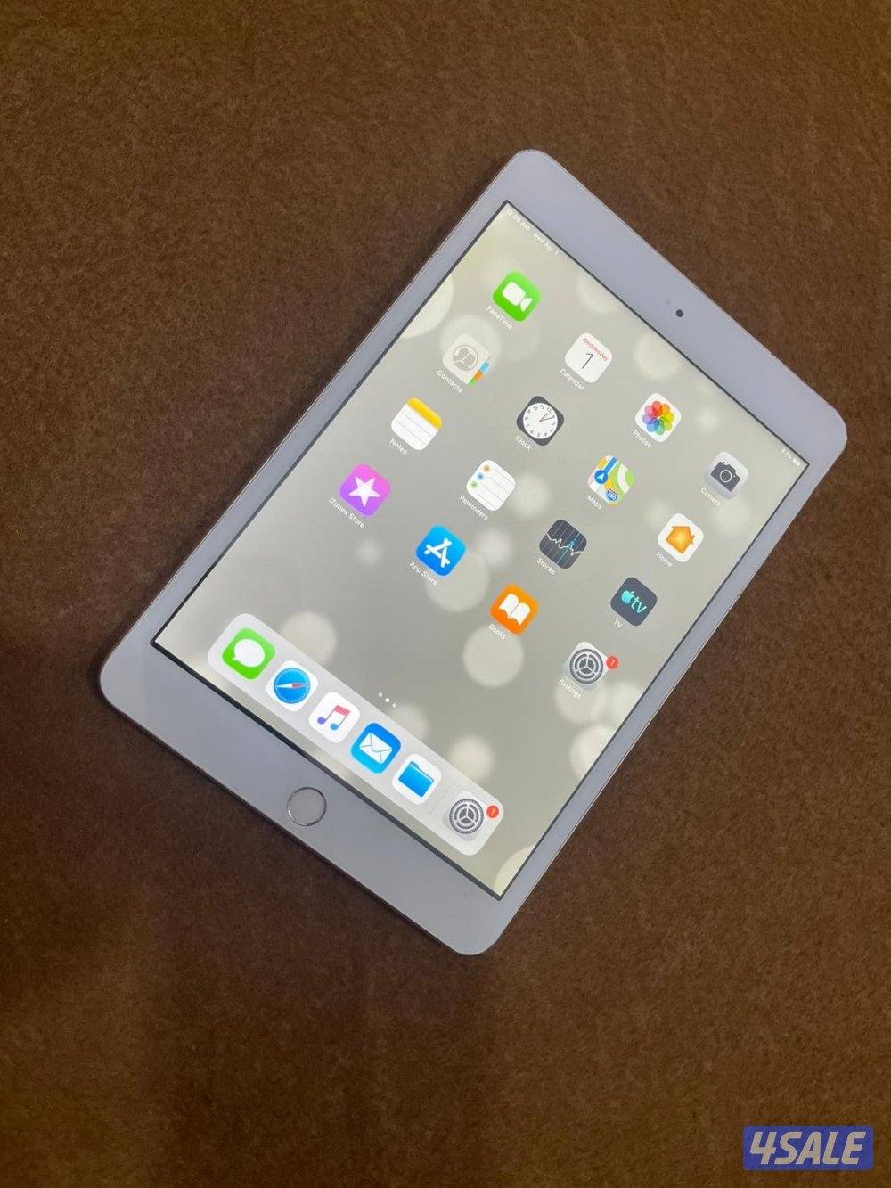 ايباد ميني 3 ثري 16 قيقا شاشة 7.8 شغال تمام مع كفر وشحن5