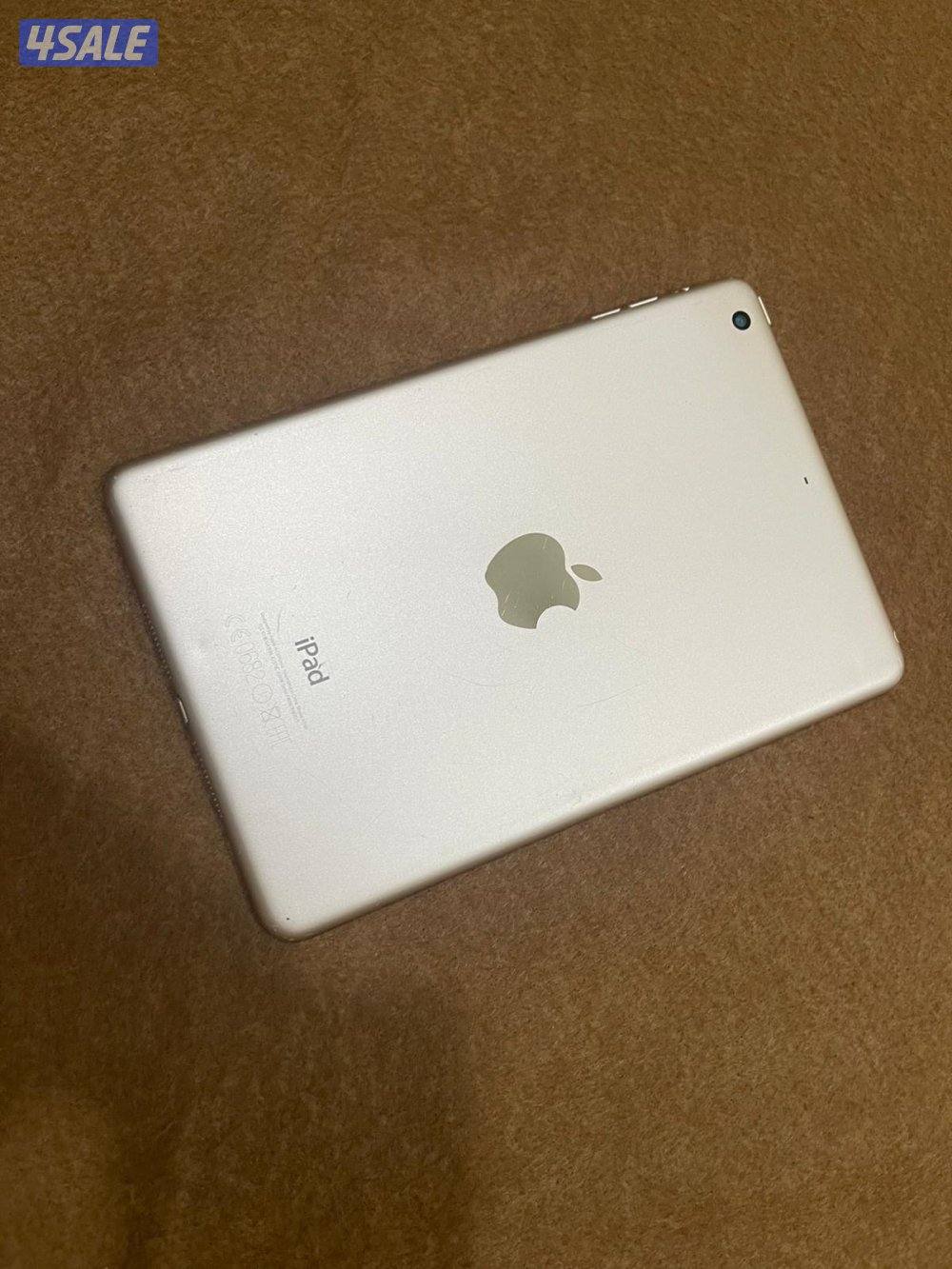 ايباد ابل ميني 3 ثري 16 قيقا شاشة 7.8 بوصة شغال تمام ما فيه شي مع كفر0