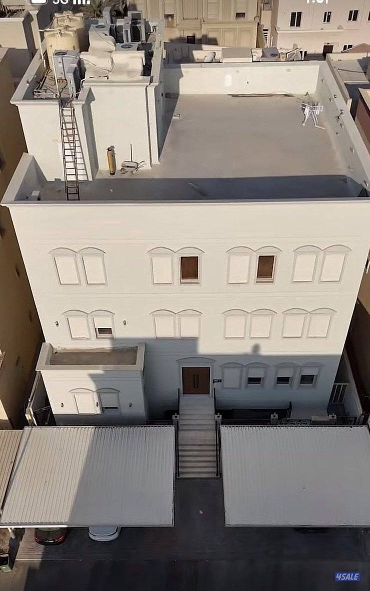 بيت للبيع بالقيروان شارع واحد سرداب وثلاث ادوار وربع البيت جديد0