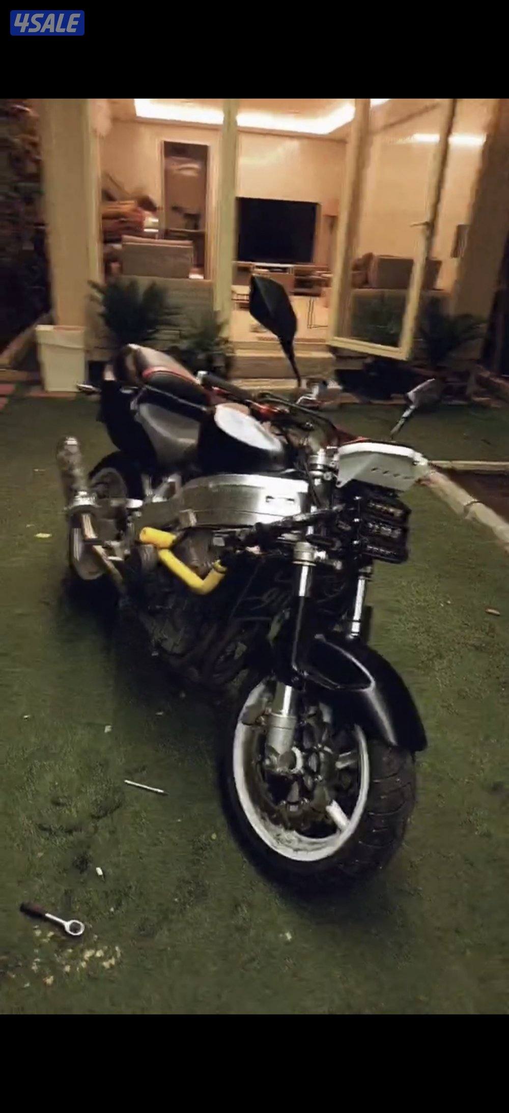 للبيع هوندا  900 CRB0