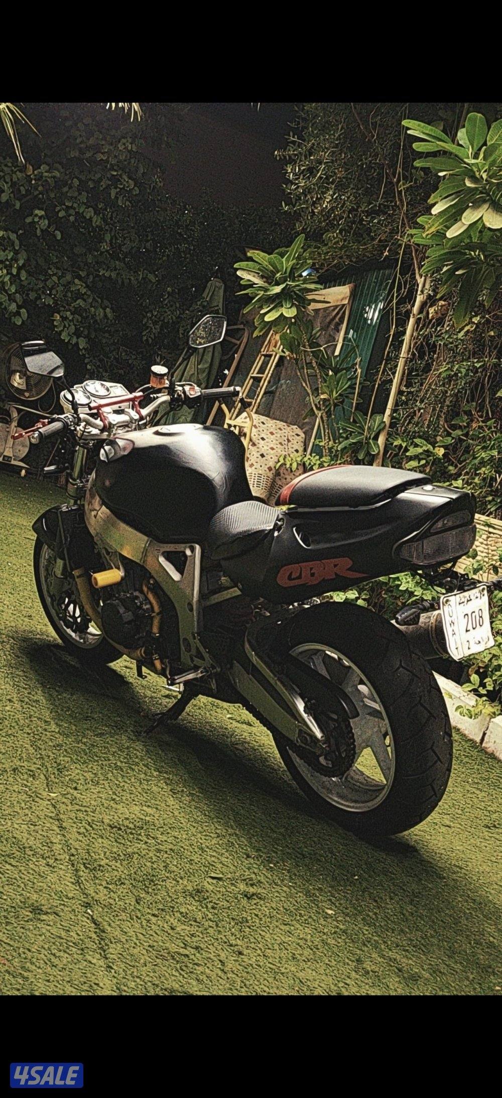 للبيع هوندا  900 CRB1