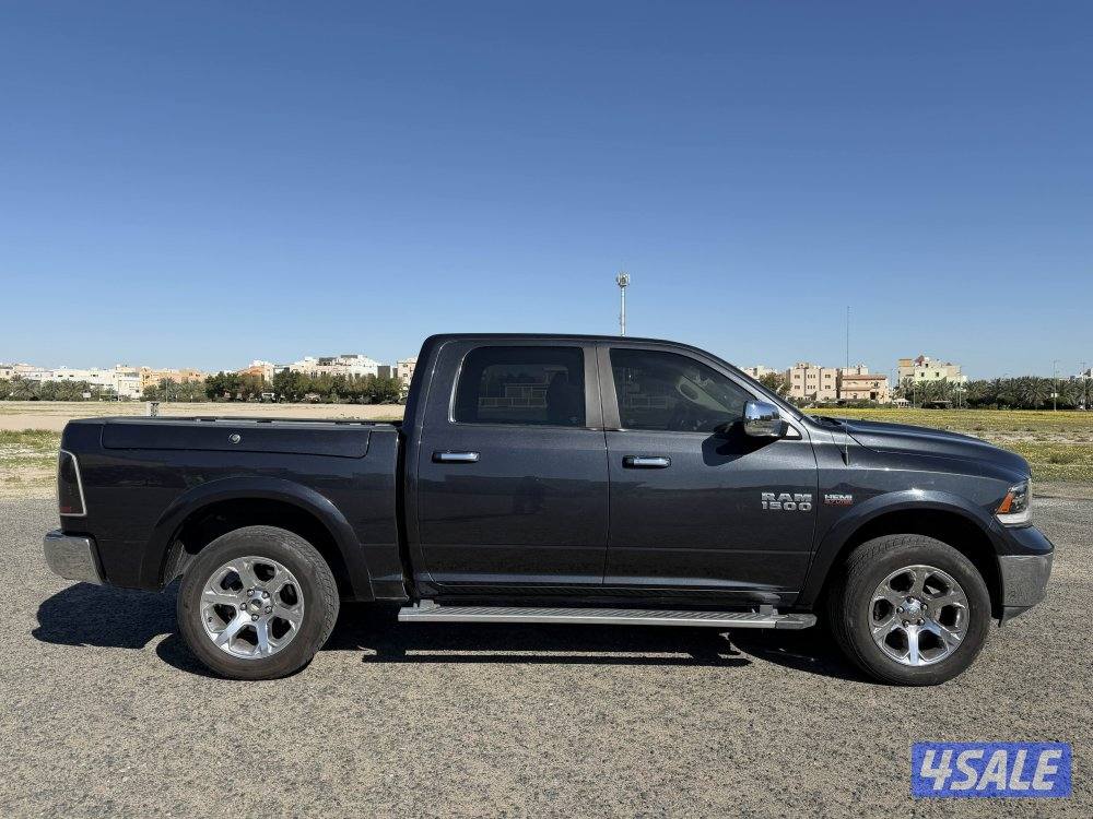 للبيع دودج رام Laramie1
