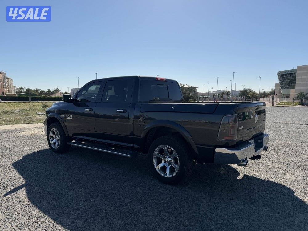 للبيع دودج رام Laramie2