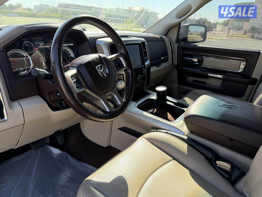 للبيع دودج رام Laramie3