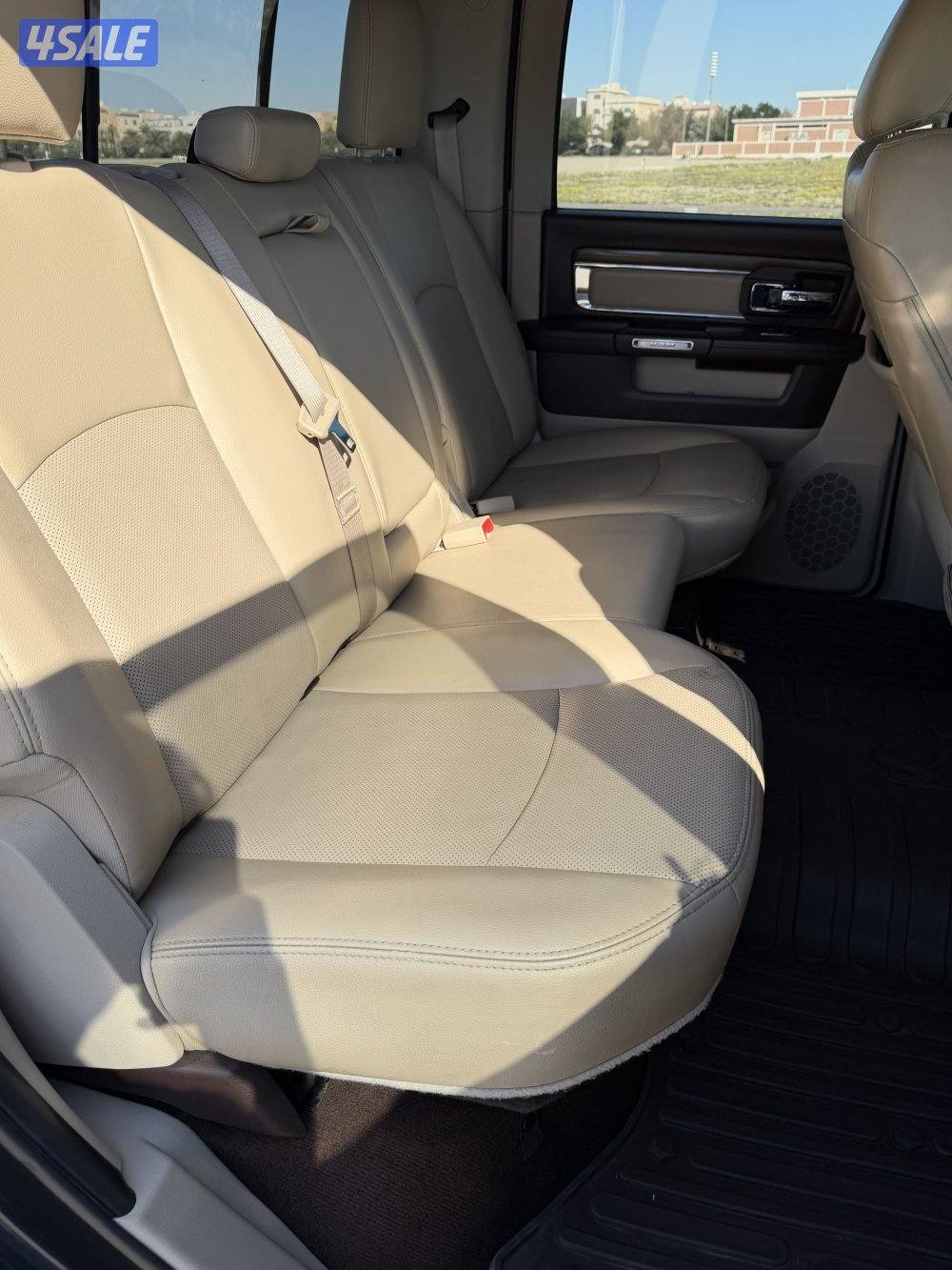 للبيع دودج رام Laramie5