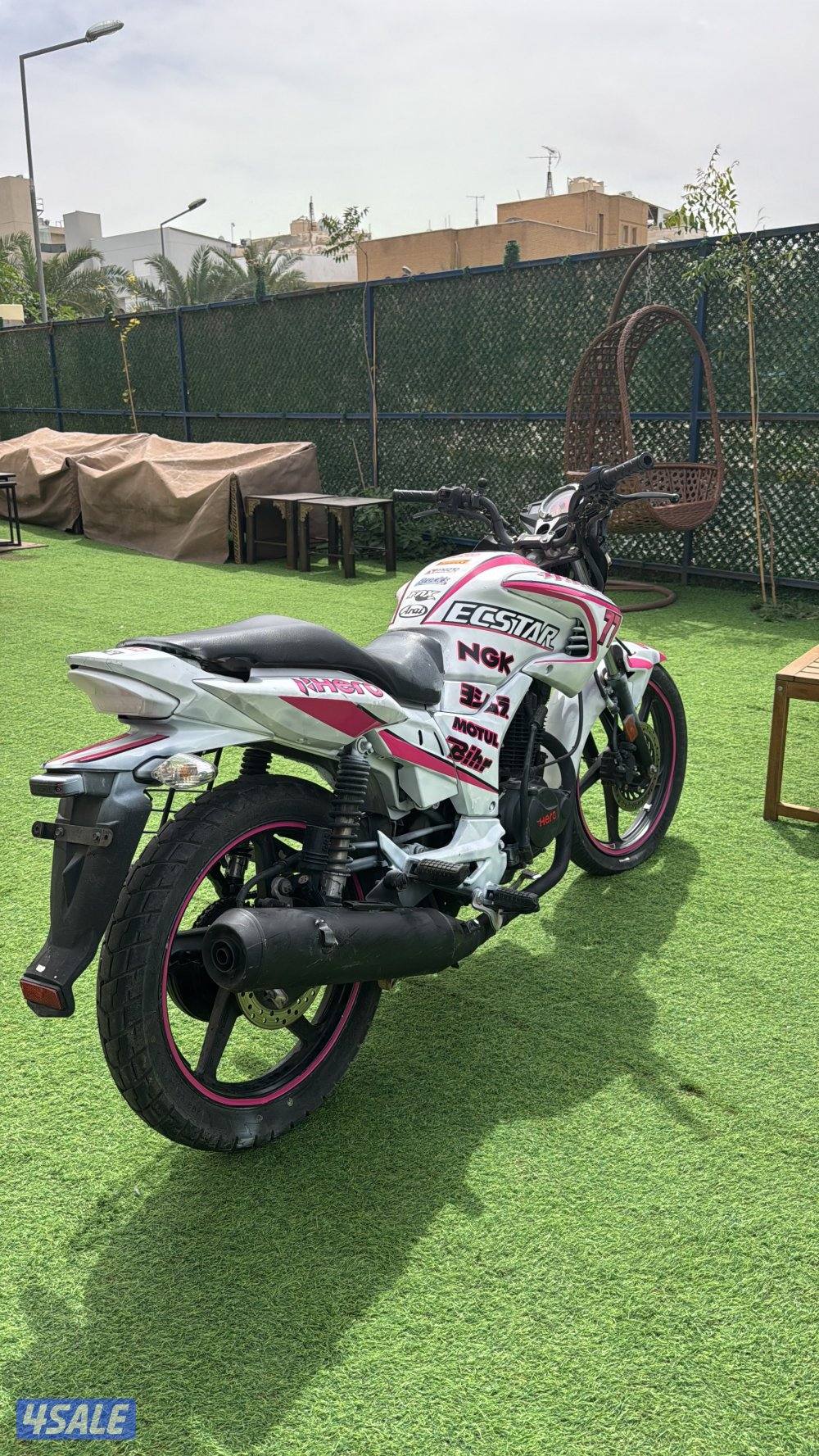 سيكلين واحد هيرو ٢٠٠ سيسي و الثاني ماكس بور ١٢٥ سيسي0