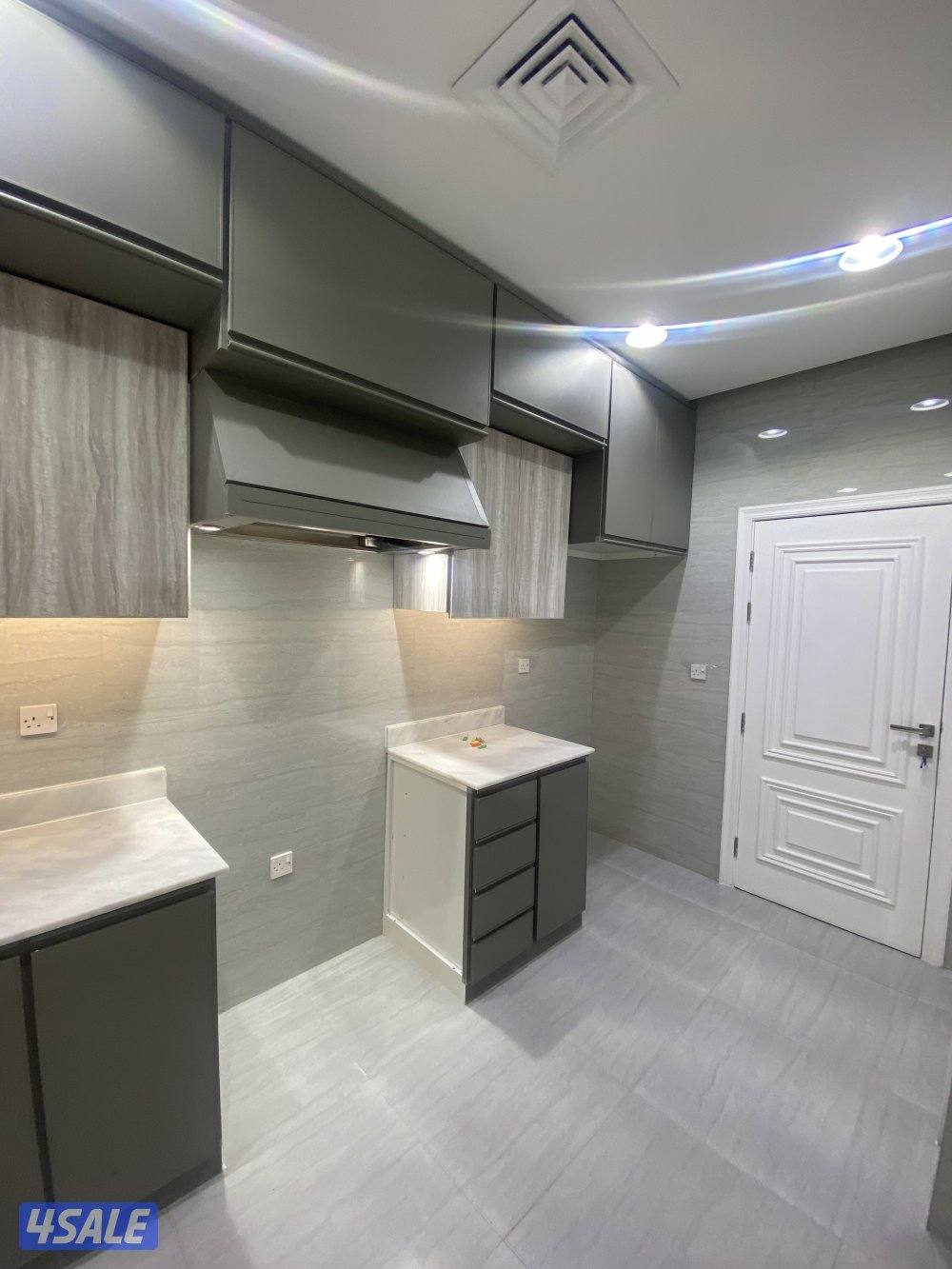 للإيجار شقة vip غرب عبدالله المبارك من المالك مباشر11