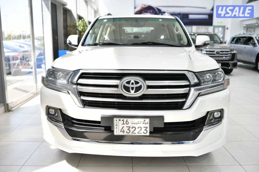 تويوتا لاندكروزر GXR جراند تورينغ1