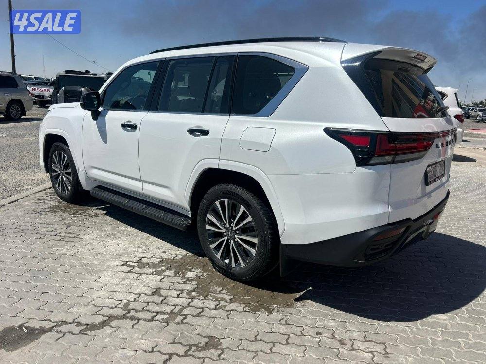 لكزس LX600 درجة ثانيه  twinturbo .V6 موديل 2023 ماشى 82.000 k.m2