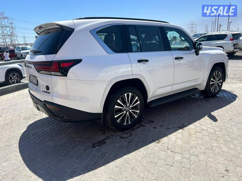 لكزس LX600 درجة ثانيه  twinturbo .V6 موديل 2023 ماشى 82.000 k.m3