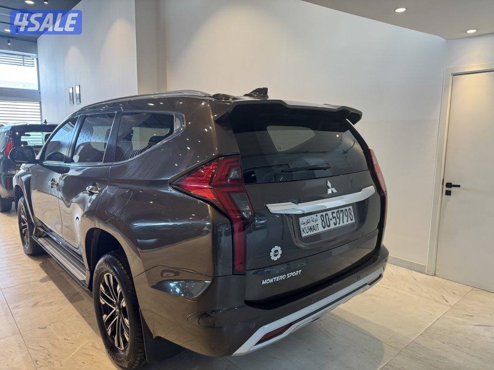 Mitsubishi montero sport4