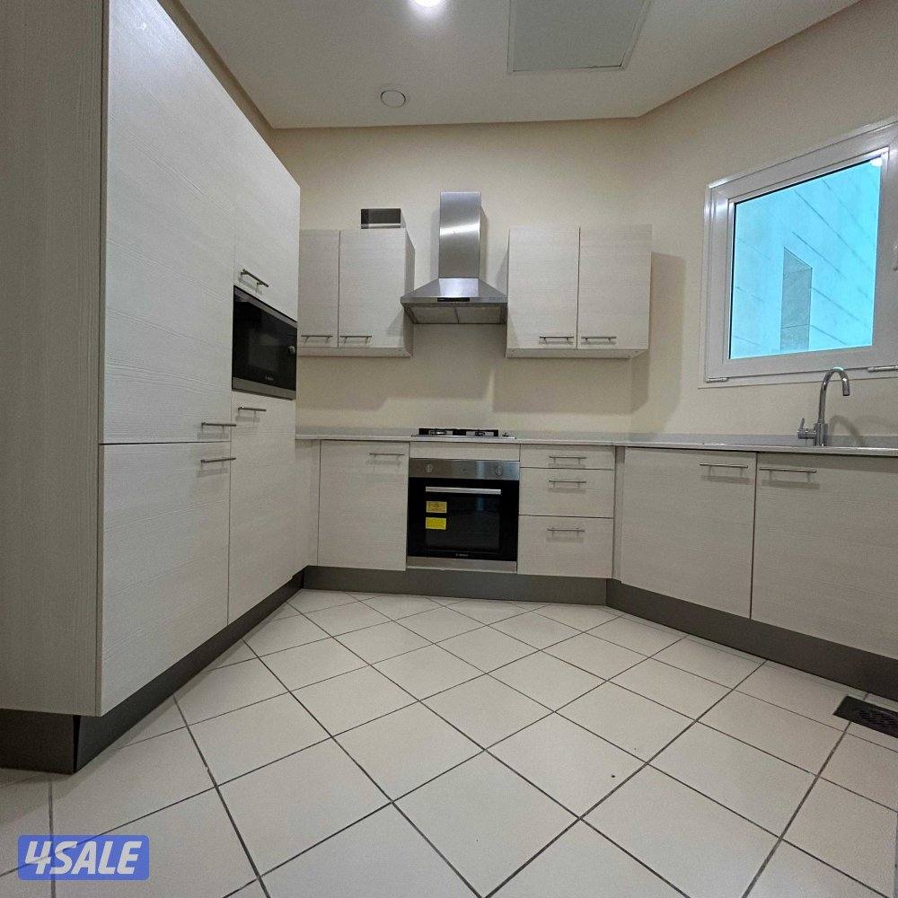 شقة نصف مفروشة للإيجار في شرق2