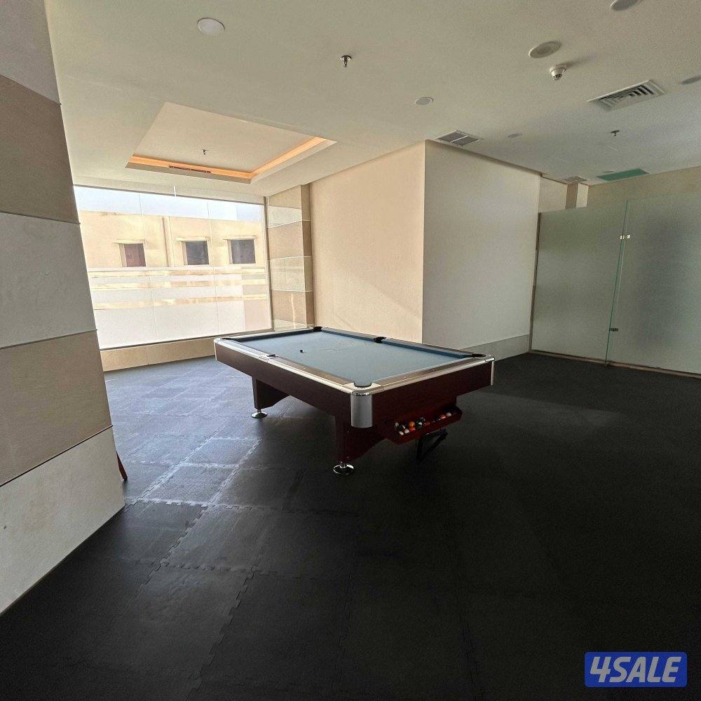 شقة نصف مفروشة للإيجار في شرق8