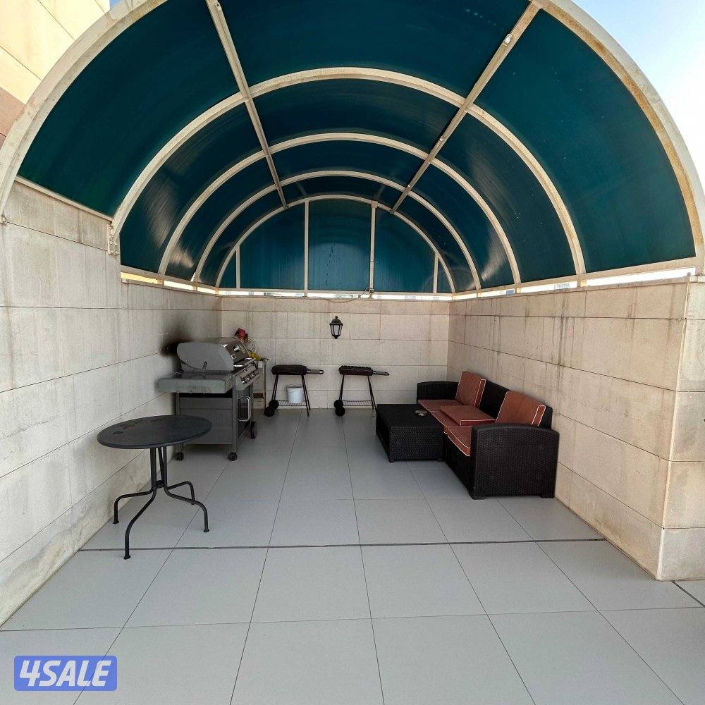 شقة نصف مفروشة للإيجار في شرق9