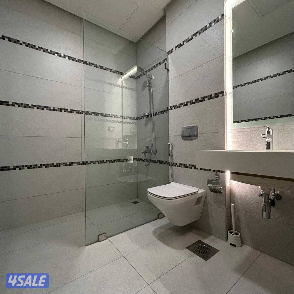 شقة نصف مفروشة للإيجار في شرق3