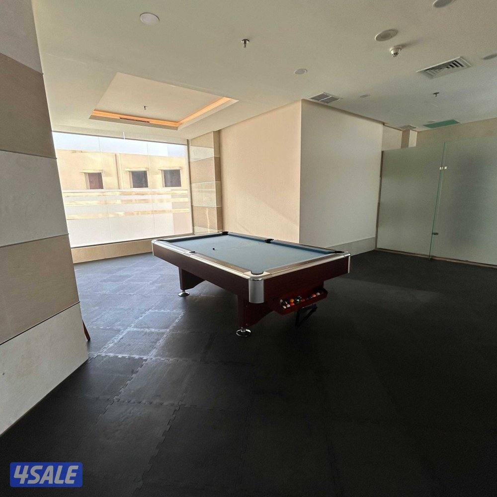 شقة نصف مفروشة للإيجار في شرق8