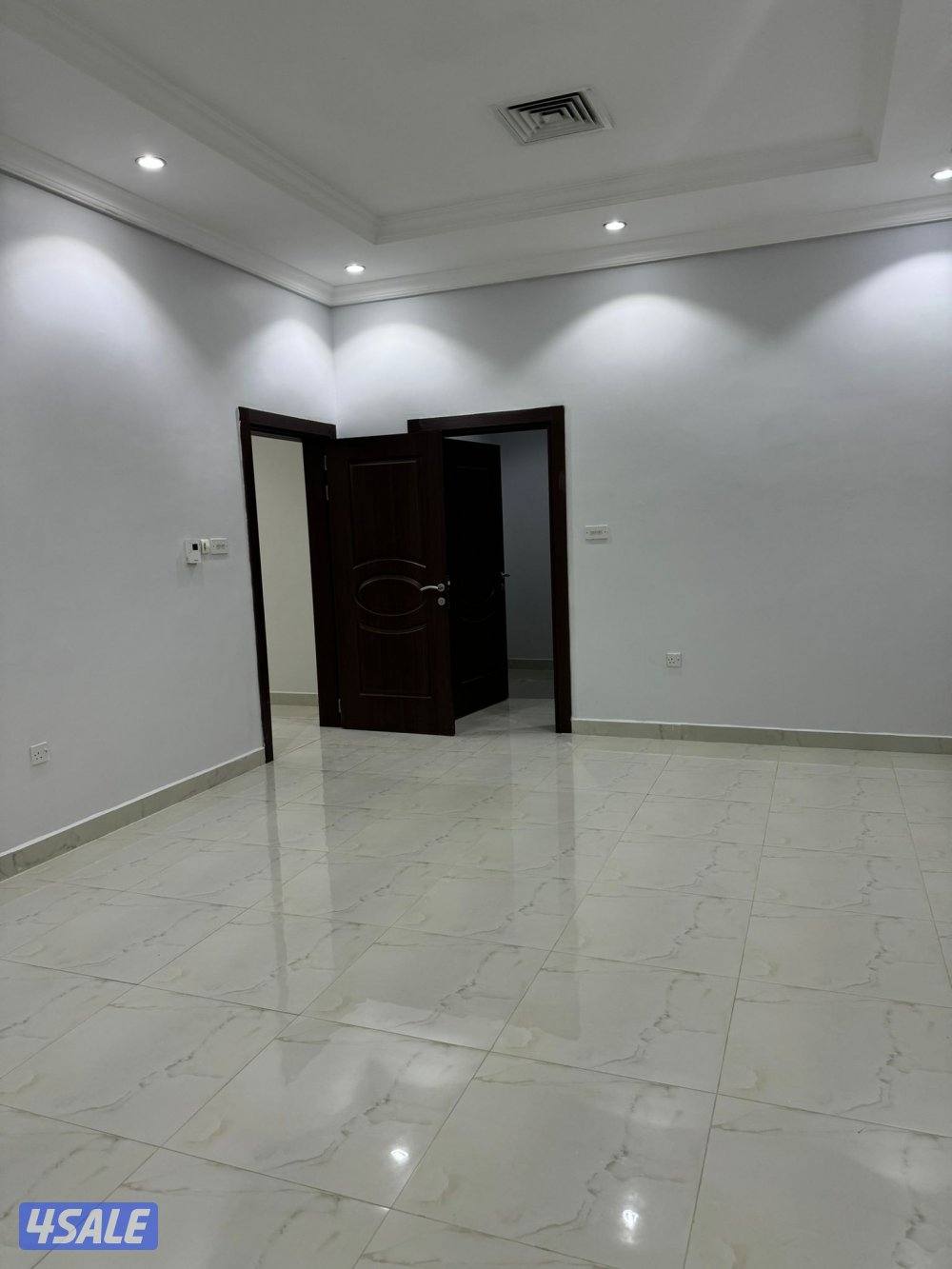 للاجار دور ارضي كبير قسيمه بطن وظهر مدخلين2