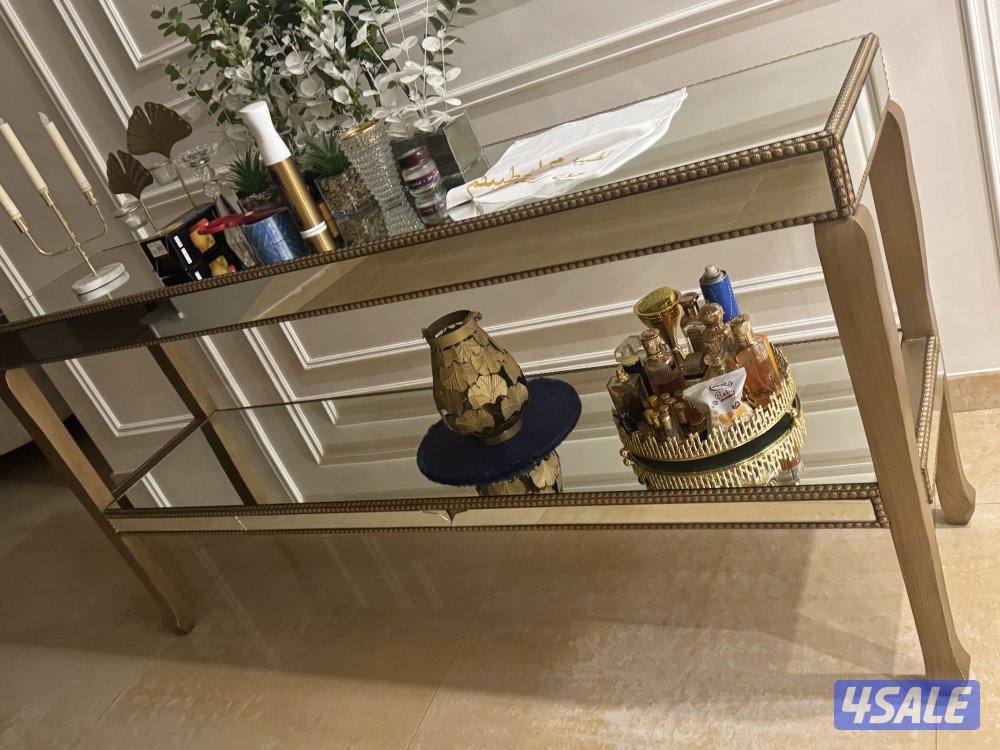 طقم جلوس قطعتين وطاوله مرايا مترين0