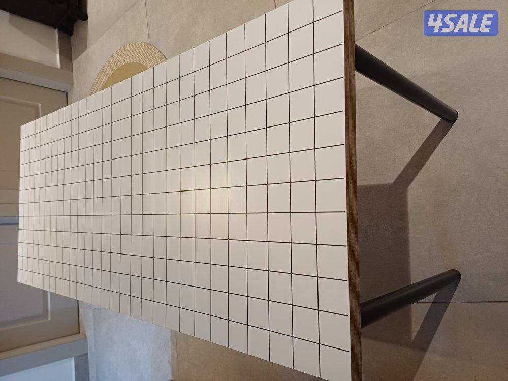 طاولة وأرفف للبيع0