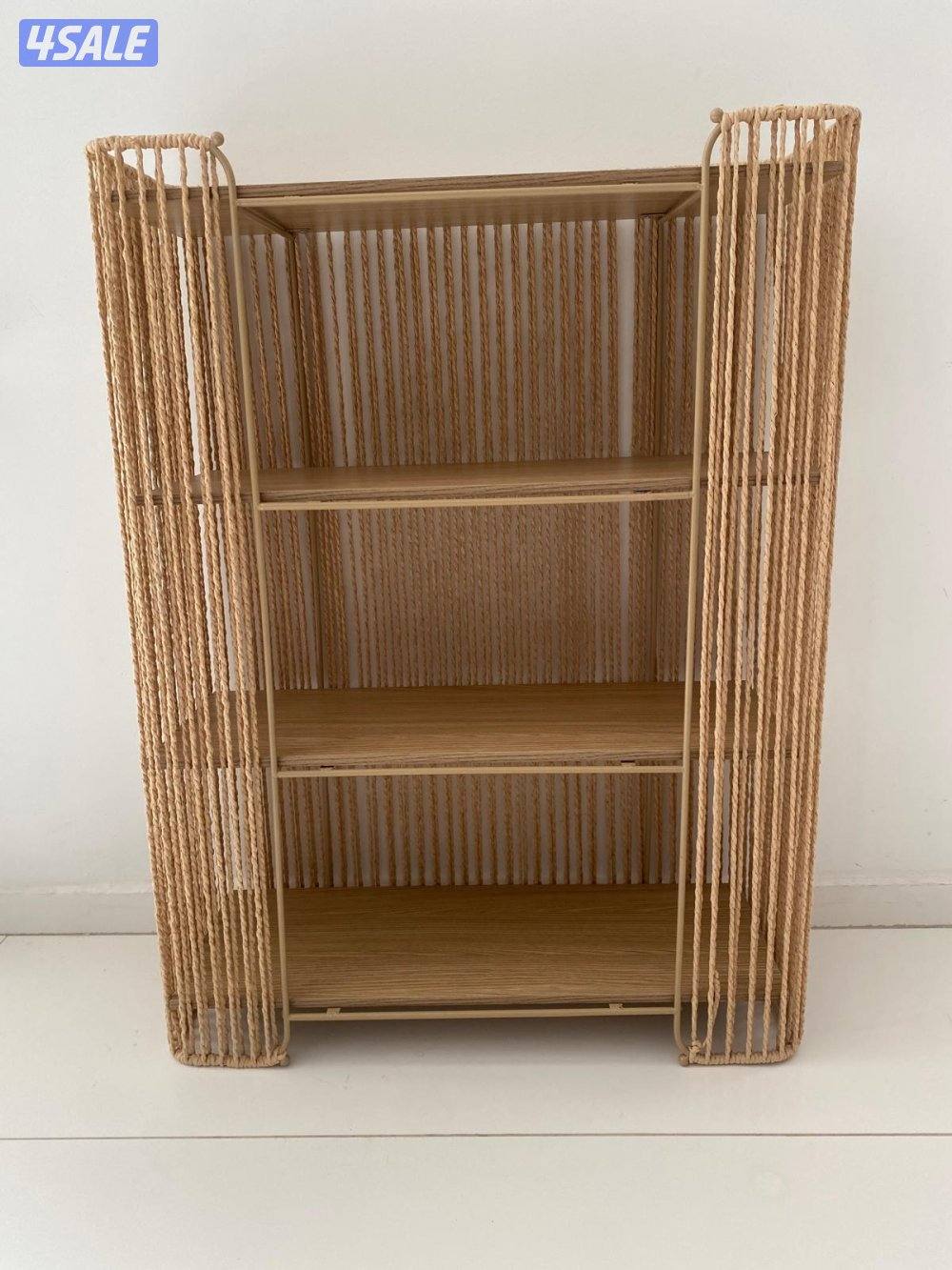 طاولة وأرفف للبيع1