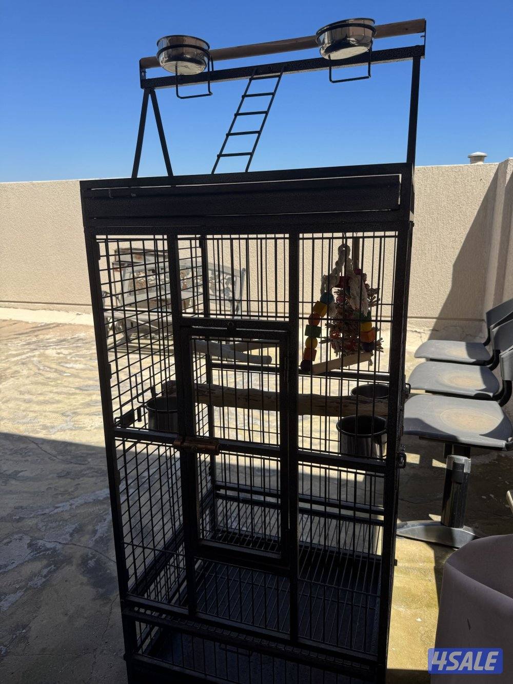 قفص كاسكو نضيف و مع طوس الأكل و الماي و العابه0