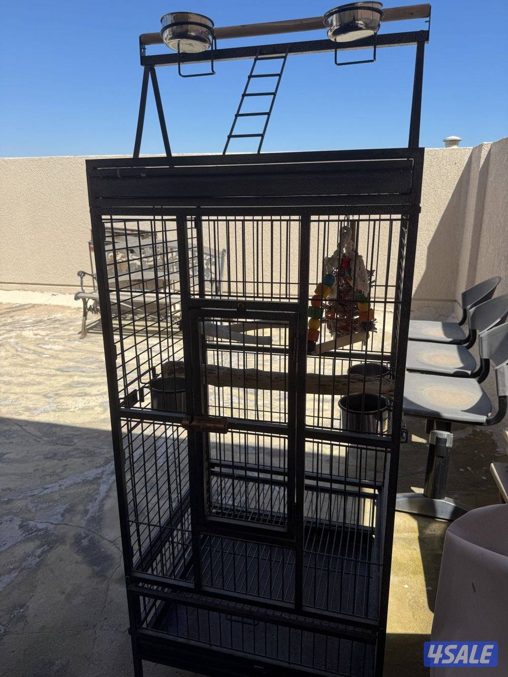 قفص كاسكو نضيف و مع طوس الأكل و الماي و العابه3