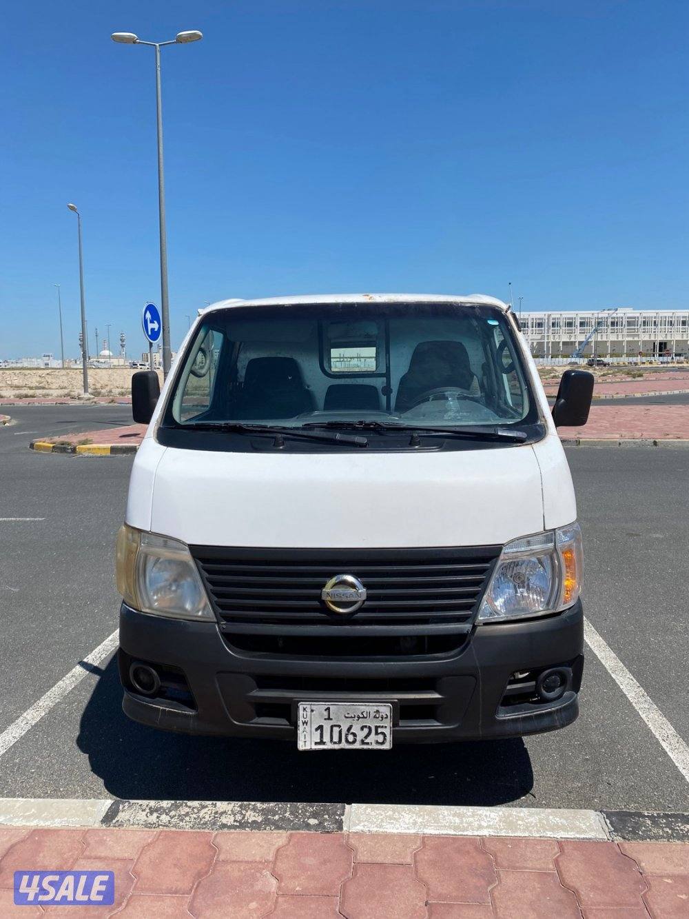 بوكس مقفل نيسان باص5