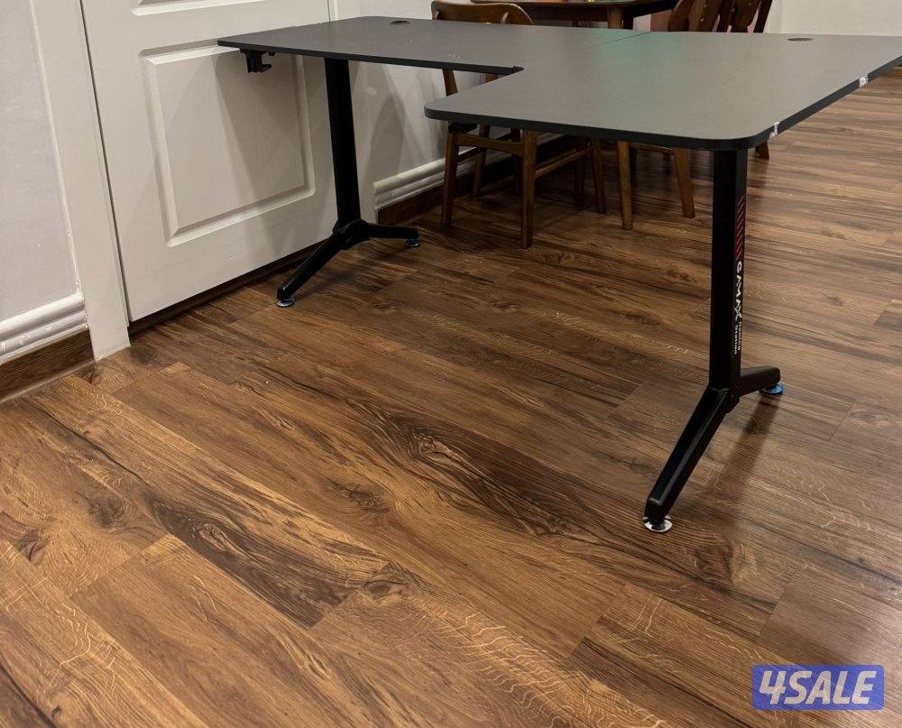 طاولة قيمنق نظيفة و كبيرة1