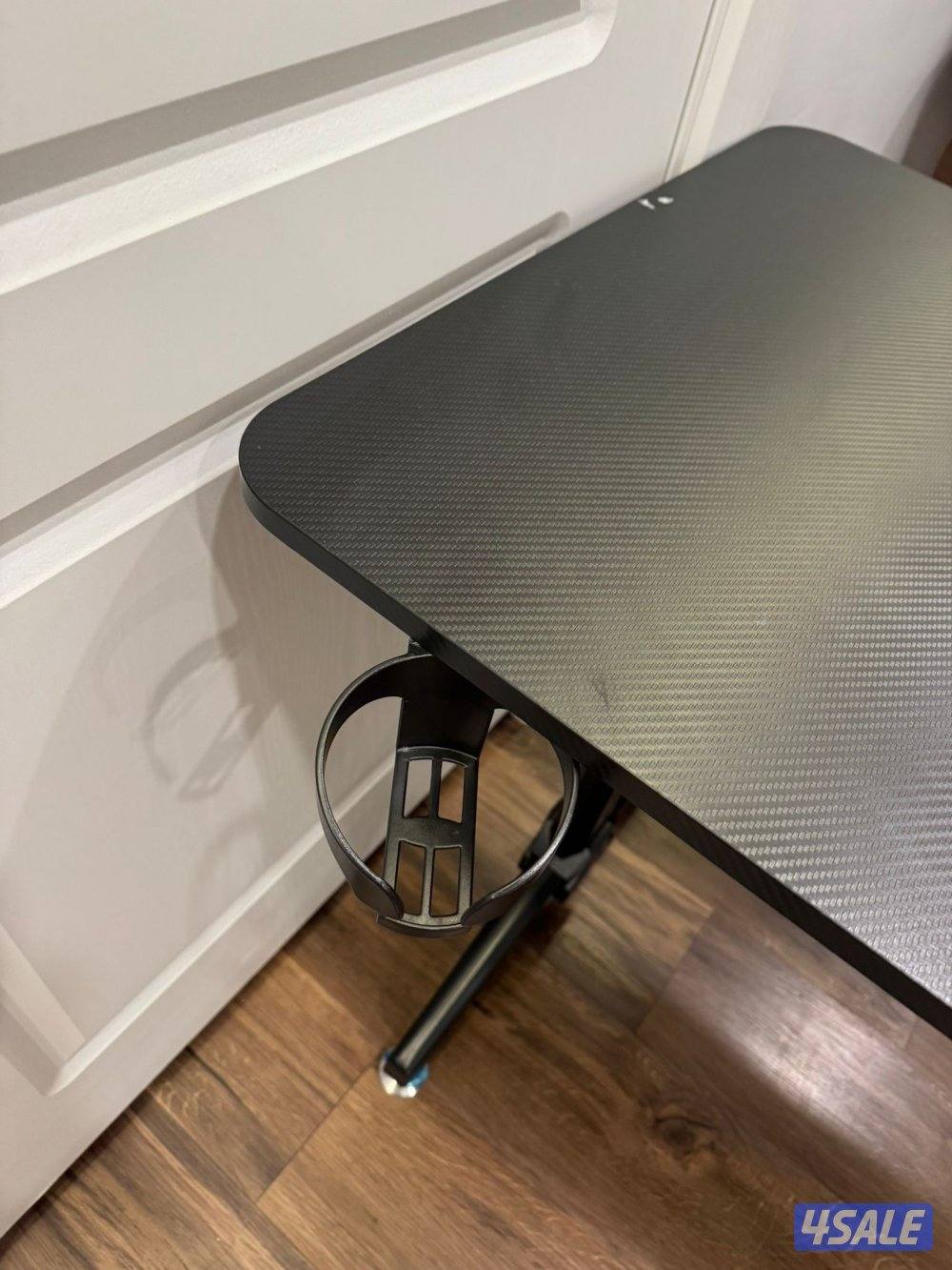 طاولة قيمنق نظيفة و كبيرة2