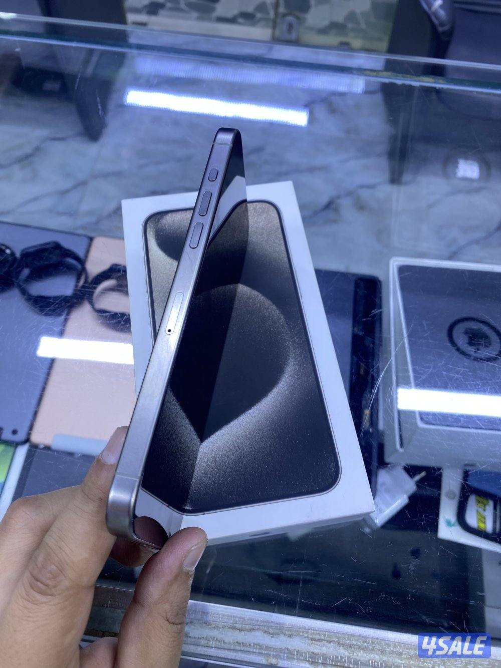 اجهزه معفيه جمارك ( 15 برو ماكس 256 تيتانيوم بطاريه 80 مع كارتون4