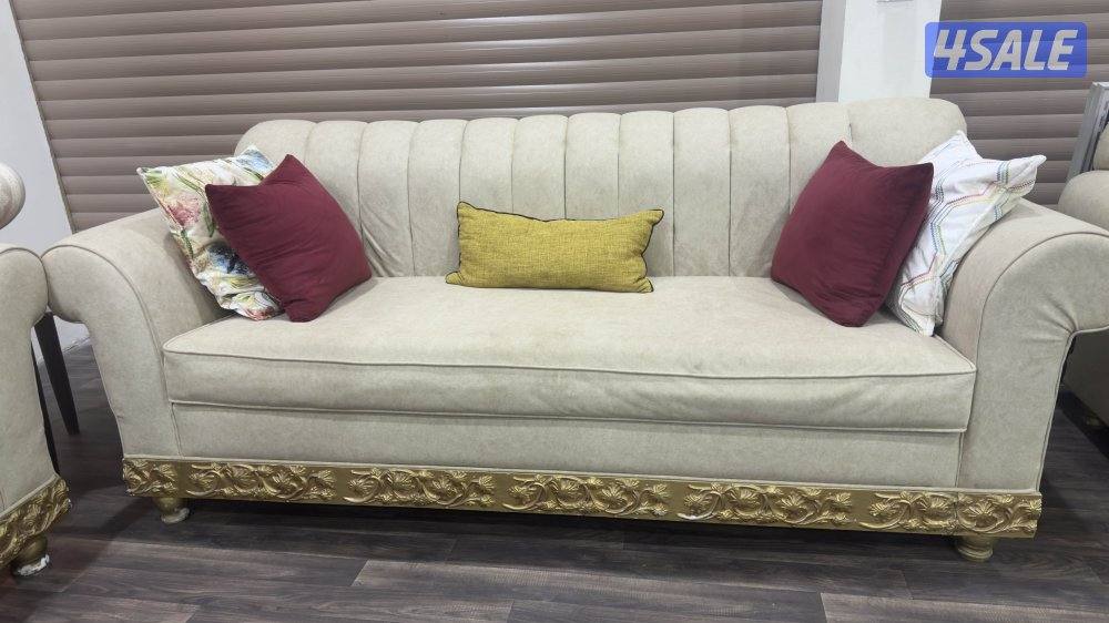 ثلاث كنب  للبيع0